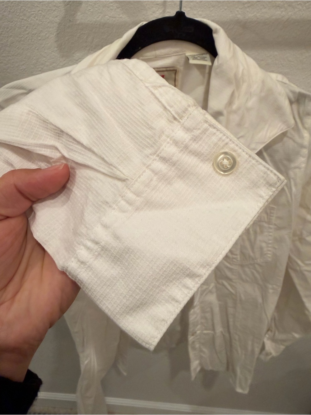Levi’s white collared button down - Picture 4 of 6